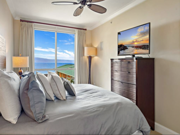 Uninterrupted Views of The Pacific Ocean Three Bedroom Condo