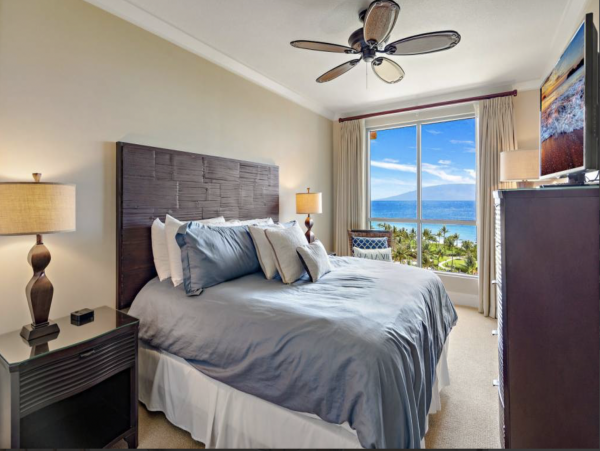 Uninterrupted Views of The Pacific Ocean Three Bedroom Condo