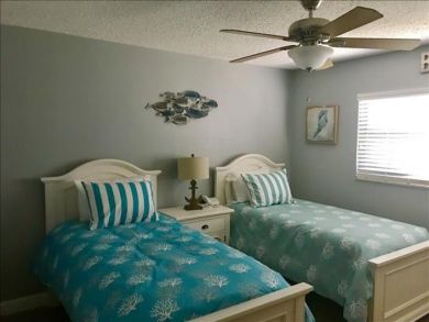 Two Bedroom CondoShort Walk to Beach Close to Siesta Village