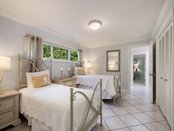 Naples Vacation Home 5 Bedrooms, Sleeps 10 Guests Bay Views