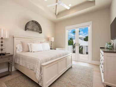 Waterfront 4 Bedroom Luxury Home with Private Pool in Old Naples