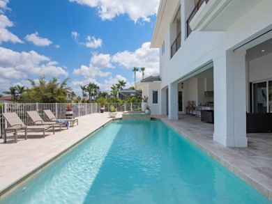 Waterfront 4 Bedroom Luxury Home with Private Pool in Old Naples
