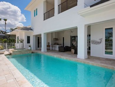 Waterfront 4 Bedroom Luxury Home with Private Pool in Old Naples