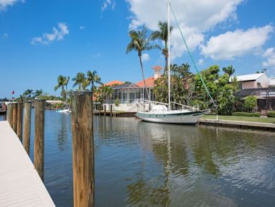 Waterfront 4 Bedroom Luxury Home with Private Pool in Old Naples