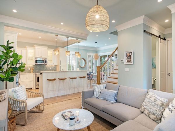 Beautiful Home with Pool in Naples, Walk to Beach