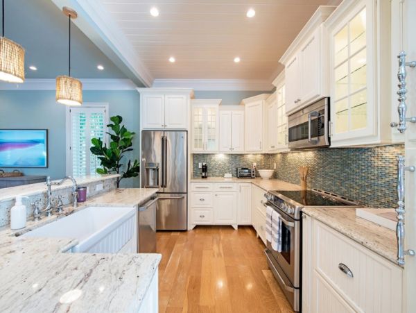 Beautiful Home with Pool in Naples, Walk to Beach