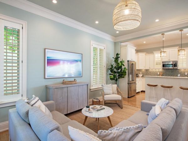 Beautiful Home with Pool in Naples, Walk to Beach