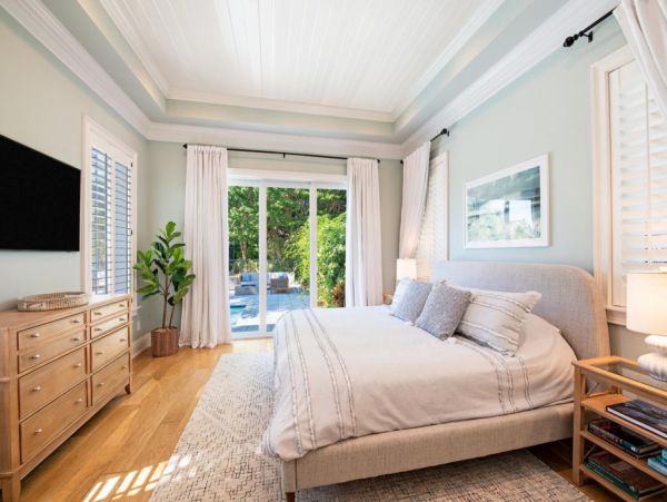 Beautiful Home with Pool in Naples, Walk to Beach