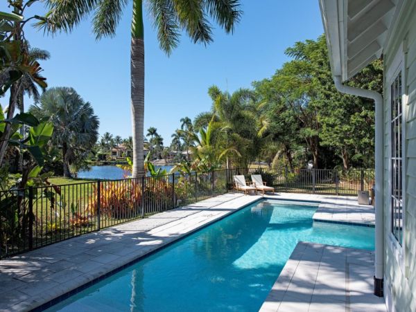 Beautiful Home with Pool in Naples, Walk to Beach