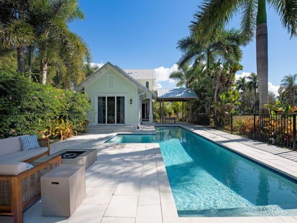 Beautiful Home with Pool in Naples, Walk to Beach