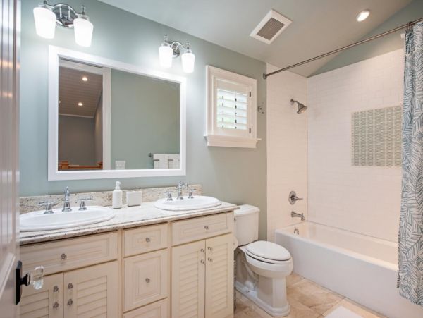 Beautiful Home with Pool in Naples, Walk to Beach