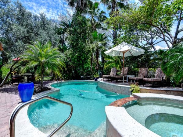 Short Walk to Beach Naples Vacation Home Sleeps 6 Guests