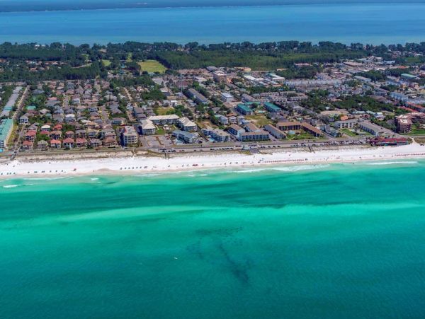 Miramar Beach Vacation Rental - Five Bedroom Home Private Pool & Master Suites