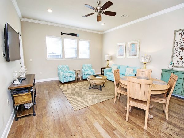 Miramar Vacation Condo Sleeps 8 Guests Short Walk To Beach