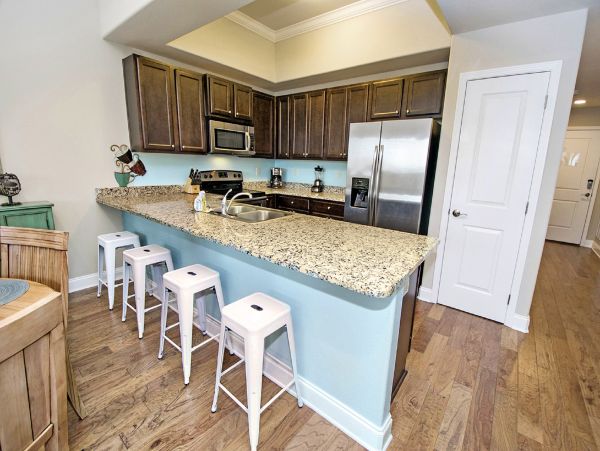 Miramar Vacation Condo Sleeps 8 Guests Short Walk To Beach