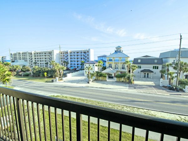 Miramar Vacation Condo Sleeps 8 Guests Short Walk To Beach