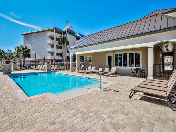 Miramar Vacation Condo Sleeps 8 Guests Short Walk To Beach