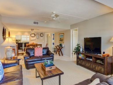 Siesta Key Beautiful 2 Bedroom Condo with Large Outdoor Pool