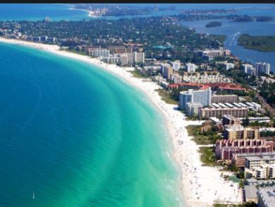 Siesta Key Beautiful 2 Bedroom Condo with Large Outdoor Pool