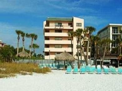 Siesta Key Beautiful 2 Bedroom Condo with Large Outdoor Pool