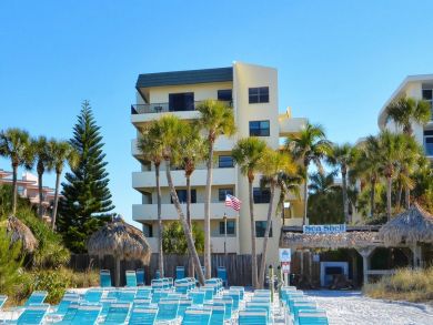 Siesta Key Beautiful 2 Bedroom Condo with Large Outdoor Pool