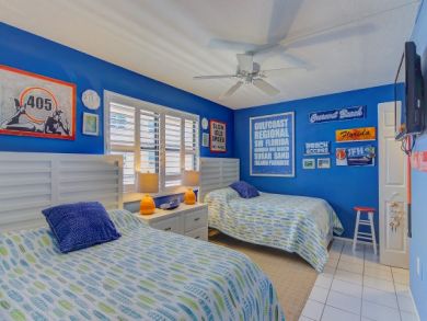 Siesta Key Beautiful 2 Bedroom Condo with Large Outdoor Pool