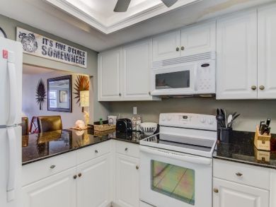 Siesta Key Beautiful 2 Bedroom Condo with Large Outdoor Pool