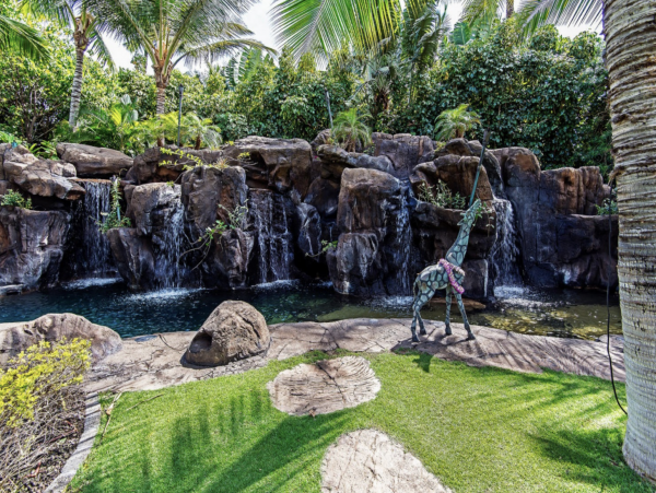 Sweeping Views From this Maui 7 Bedroom Luxury Mansion