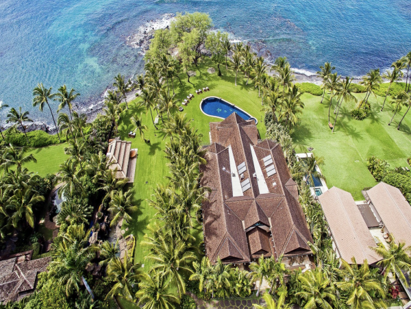 Sweeping Views From this Maui 7 Bedroom Luxury Mansion