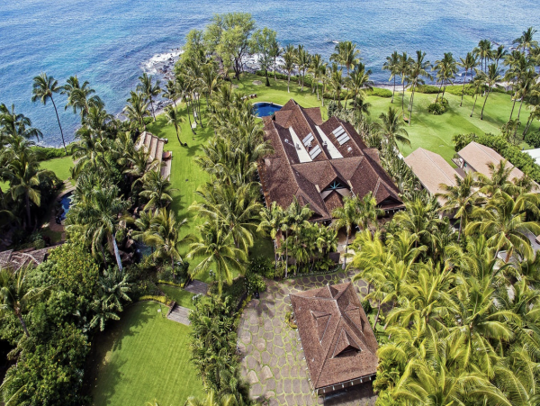 Sweeping Views From this Maui 7 Bedroom Luxury Mansion