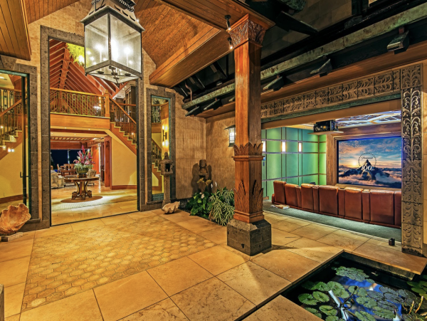 Sweeping Views From this Maui 7 Bedroom Luxury Mansion