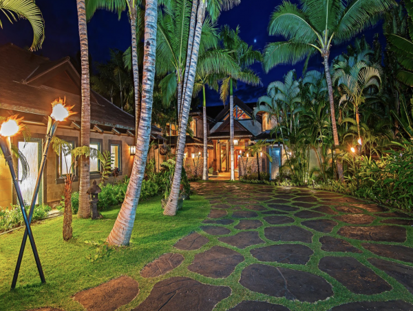 Sweeping Views From this Maui 7 Bedroom Luxury Mansion