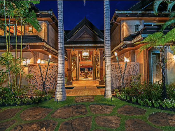 Sweeping Views From this Maui 7 Bedroom Luxury Mansion