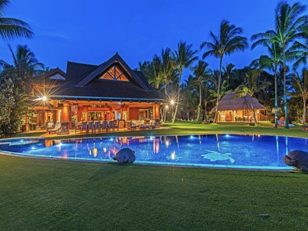 Sweeping Views From this Maui 7 Bedroom Luxury Mansion