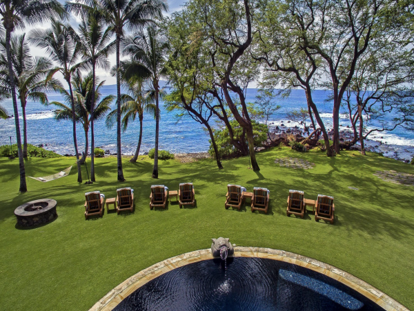Sweeping Views From this Maui 7 Bedroom Luxury Mansion