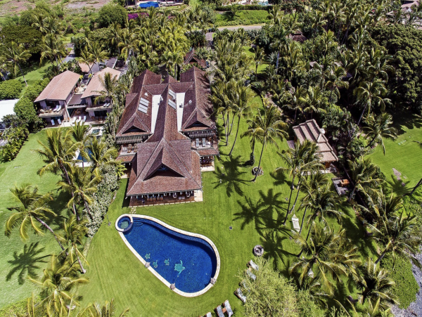 Sweeping Views From this Maui 7 Bedroom Luxury Mansion