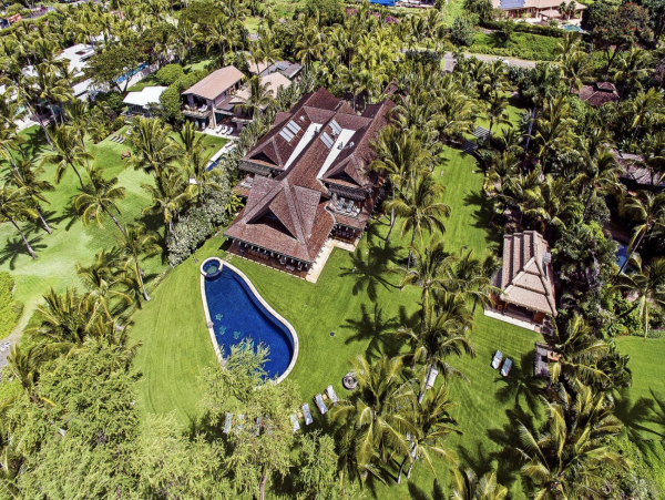 Sweeping Views From this Maui 7 Bedroom Luxury Mansion