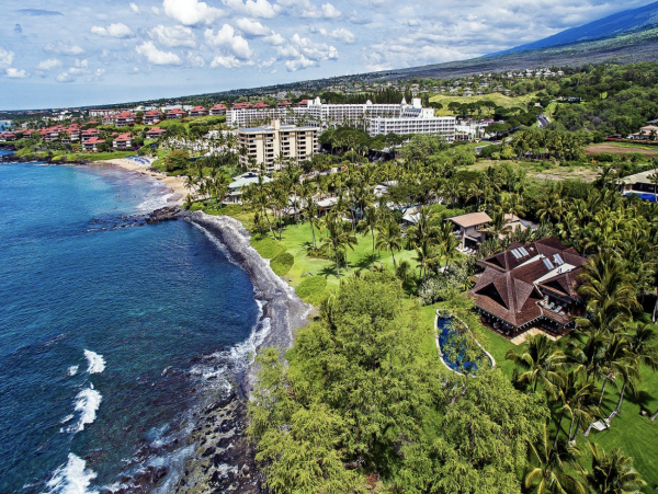 Sweeping Views From this Maui 7 Bedroom Luxury Mansion