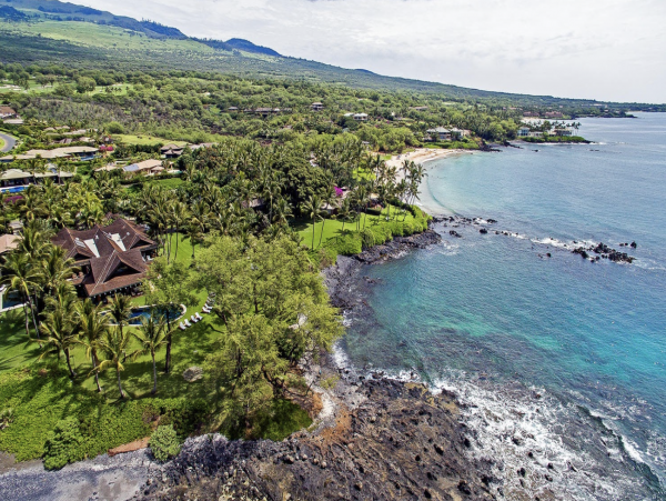 Sweeping Views From this Maui 7 Bedroom Luxury Mansion