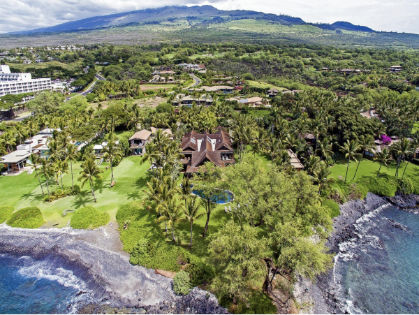 Sweeping Views From this Maui 7 Bedroom Luxury Mansion