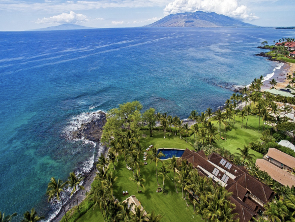 Sweeping Views From this Maui 7 Bedroom Luxury Mansion