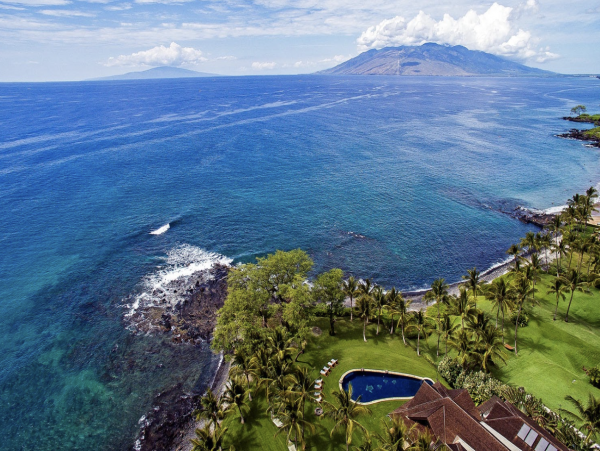 Sweeping Views From this Maui 7 Bedroom Luxury Mansion