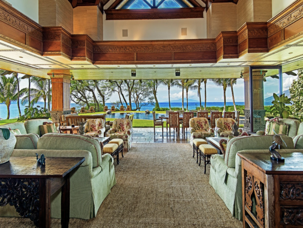 Sweeping Views From this Maui 7 Bedroom Luxury Mansion