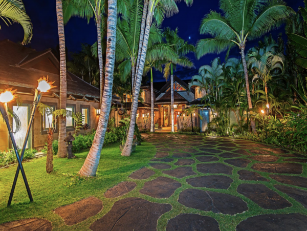 Sweeping Views From this Maui 7 Bedroom Luxury Mansion