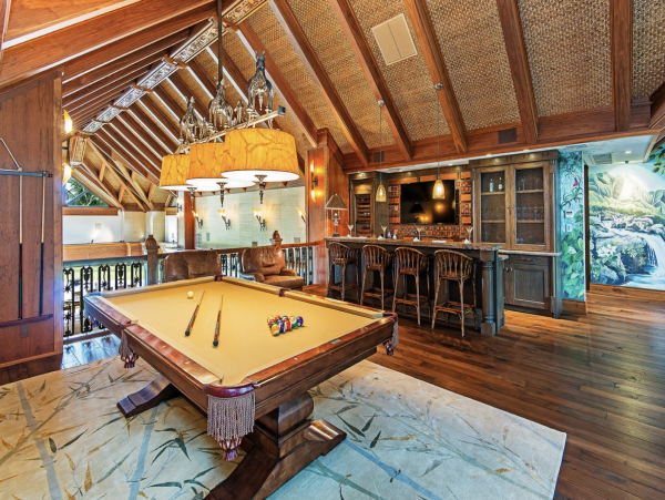Sweeping Views From this Maui 7 Bedroom Luxury Mansion