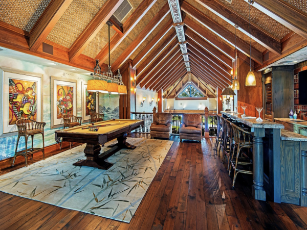 Sweeping Views From this Maui 7 Bedroom Luxury Mansion