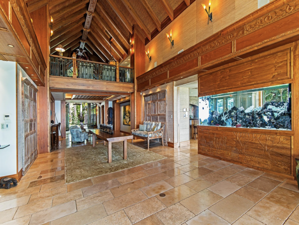 Sweeping Views From this Maui 7 Bedroom Luxury Mansion