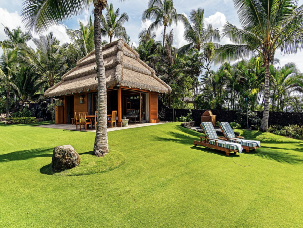 Sweeping Views From this Maui 7 Bedroom Luxury Mansion