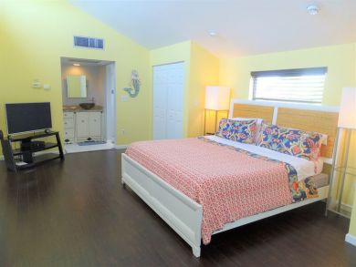 Siesta Key 3 Bedroom Vacation Condo 1 Block to the Beach Siesta Key 3 Bedroom Vacation Condo 1 Block to the Beach