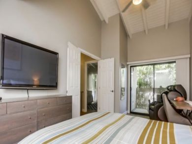 Amazing Updated 2 Bedroom Condo in Solana Beach